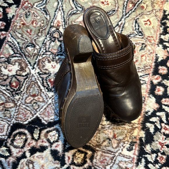 Frye Audra Button Heel Mule Clog dark brown 7.5 comfy - Picture 6 of 6